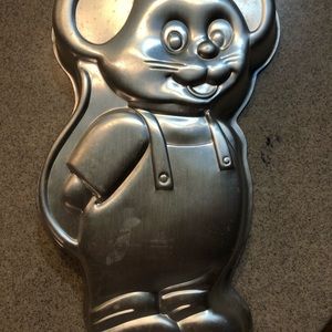 Wilton Vintage Little Mouse Cake Pan - 2105-2380